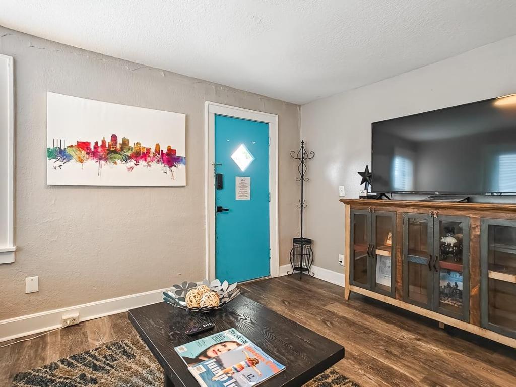 Heart Of Westport 1Br Villa Kansas City Eksteriør bilde