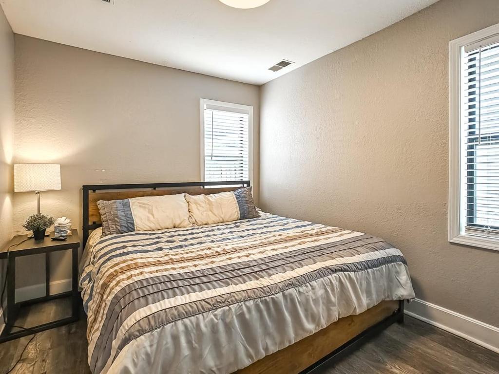 Heart Of Westport 1Br Villa Kansas City Eksteriør bilde