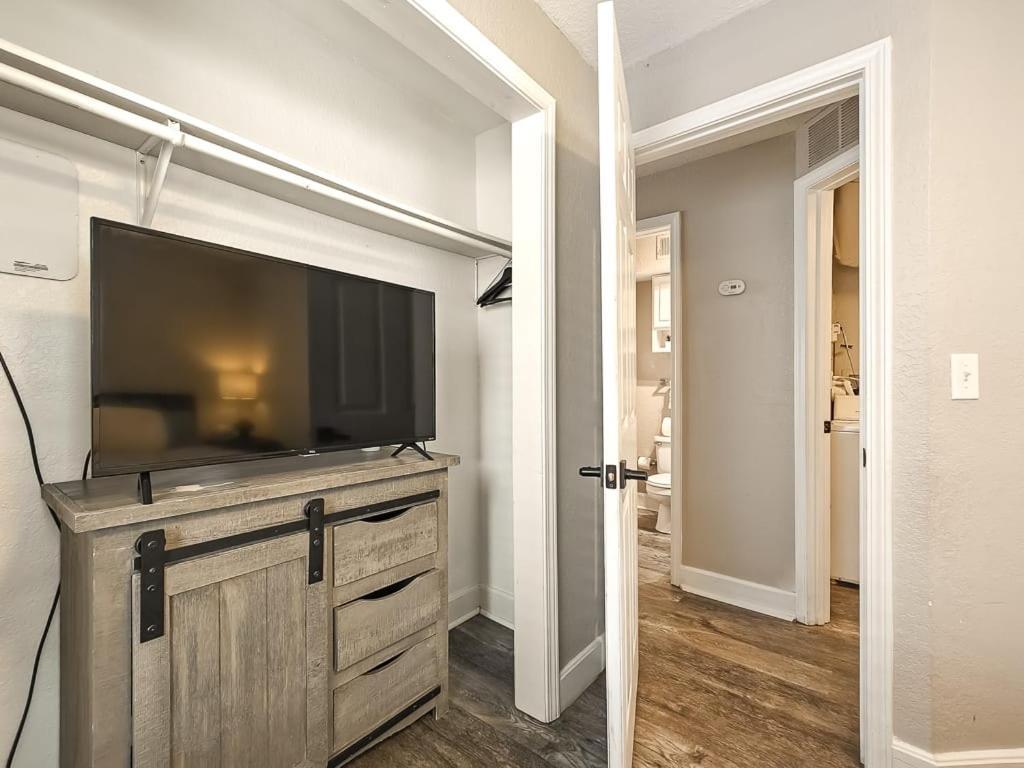 Heart Of Westport 1Br Villa Kansas City Eksteriør bilde