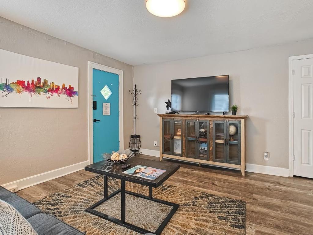 Heart Of Westport 1Br Villa Kansas City Eksteriør bilde